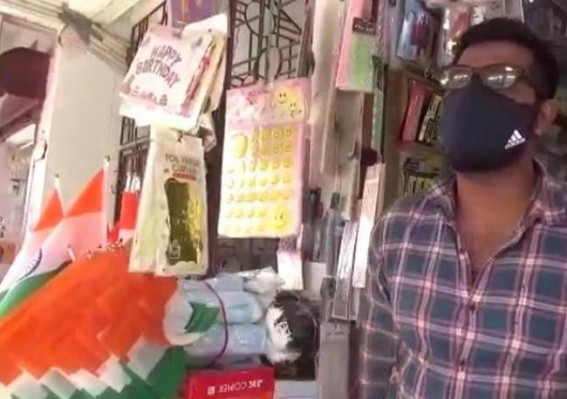 Flag sales are low in comparison to other years, Traders alleged severe losses ahead of Republic Day Flag sales are low in comparison to other years, Traders alleged severe losses ahead of Republic Day